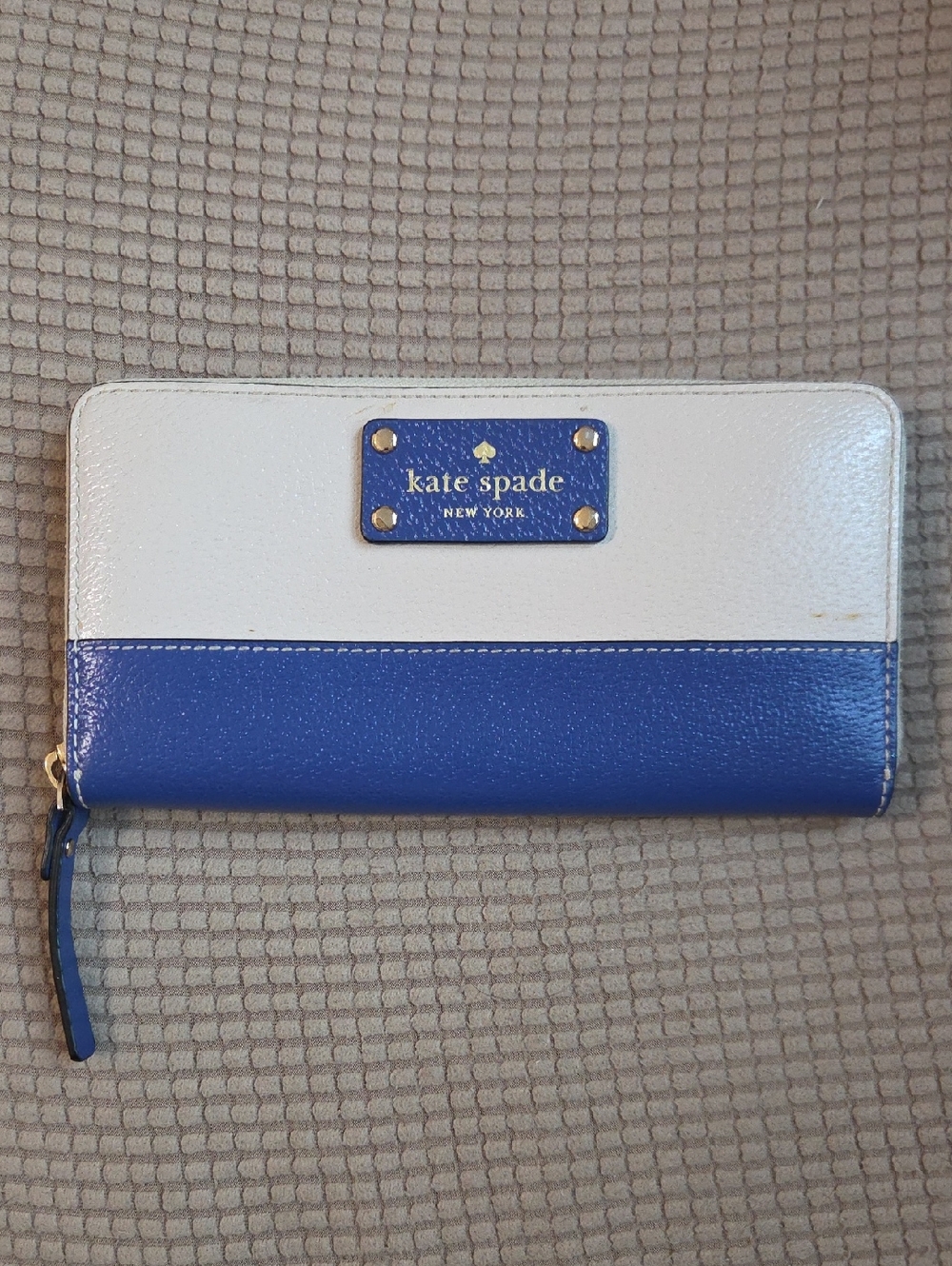 kate spade Cream and Royal Blue Colorblock Zip Wallet (Wellsley Neda)